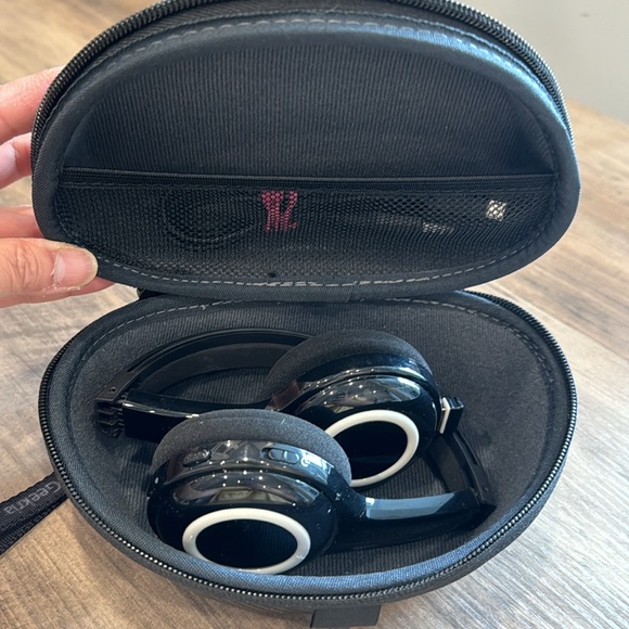 GEEKRIA Headphone (with Microphone) Case - Picture 6 of 6